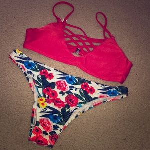 Red bikini top w/floral bottoms